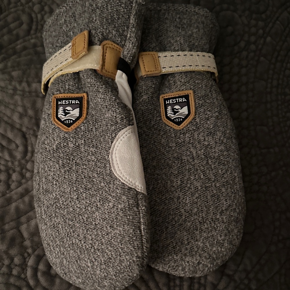Hestra sz7 Gray Mittens with Tan Accents